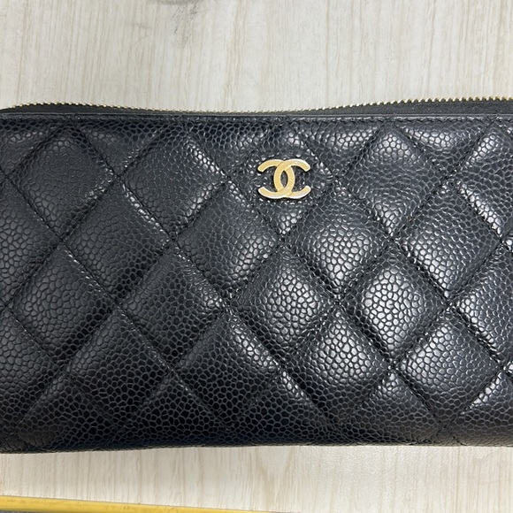 Chanel quilted all around zipper wallet - Picture 2 of 6